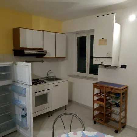 Ampio E Fornito In Zona Centrale Διαμέρισμα