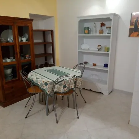 Διαμέρισμα Ampio E Fornito In Zona Centrale *
