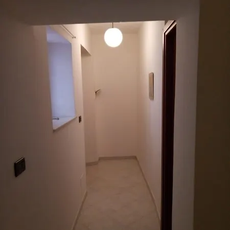 Διαμέρισμα Ampio E Fornito In Zona Centrale *