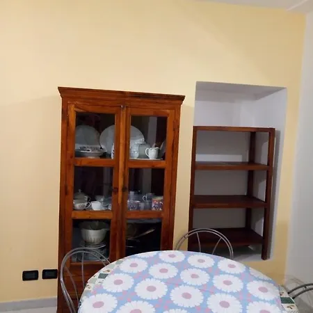 Ampio E Fornito In Zona Centrale Διαμέρισμα